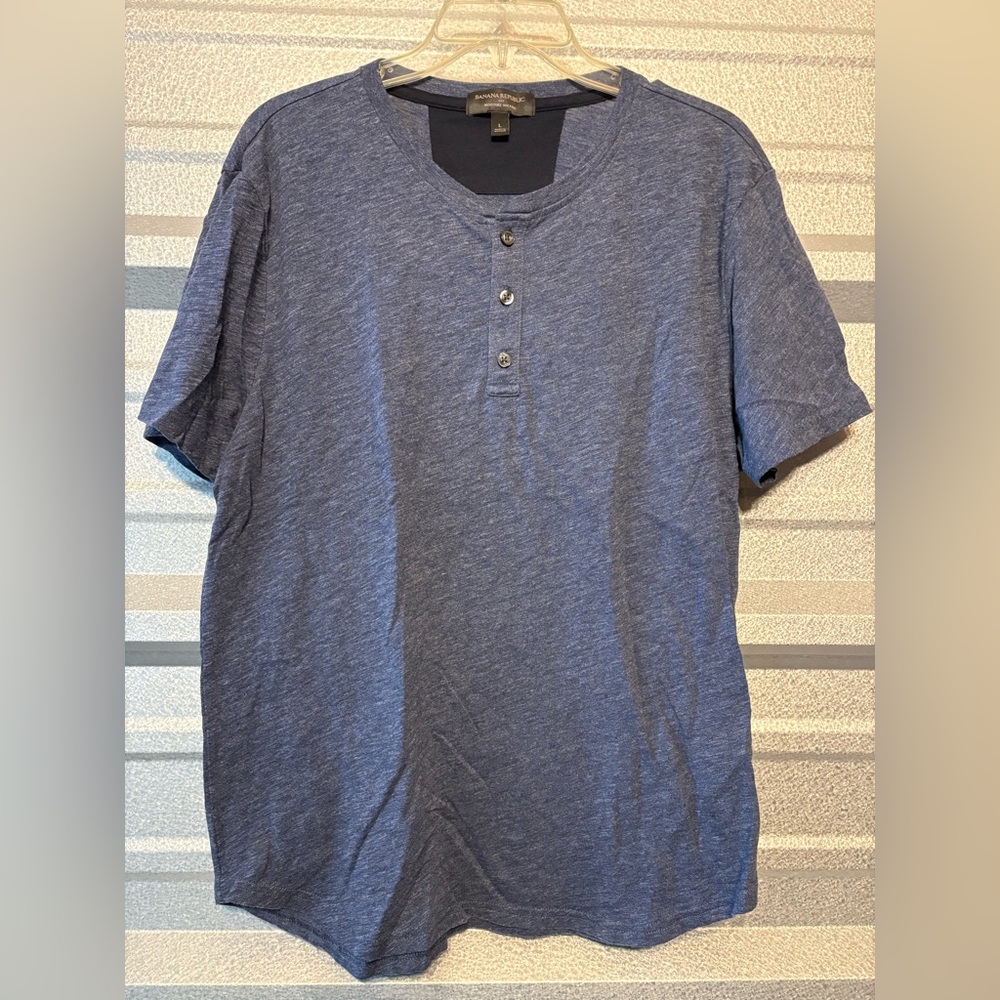 Banana Republic Men's Heather Blue Henley Tee